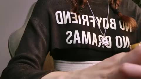 yoka_paradoxxx online show from December 2, 5:09 am