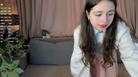 Elizabeth brunette -- Darline blonde  online show from November 2, 8:18 am