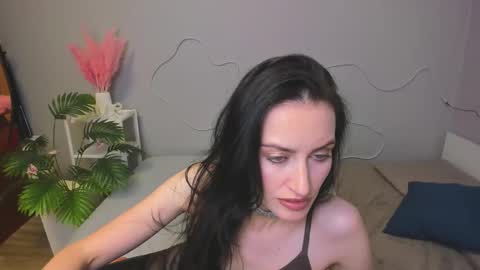 Elizabeth online show from October 19, 3:58 pm