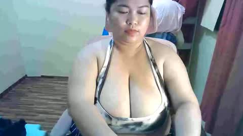 Snapshot of your_big_boobs chatting on October 1, 7:57 am your_big_boobs online show from October 1, 7:57 am