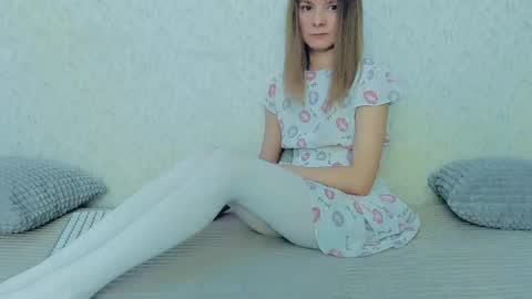 Snapshot of your_caramelka chatting on February 20, 6:06 am Lily online show from February 20, 6:06 am