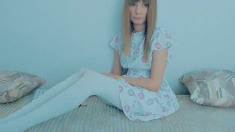 Snapshot of your_caramelka chatting on October 11, 9:36 am Lily online show from October 11, 9:36 am