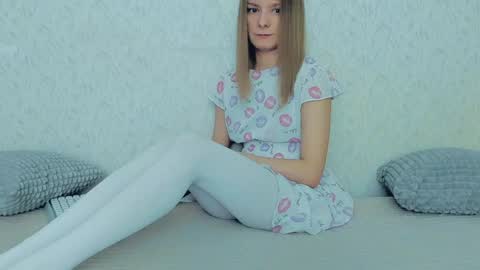 Snapshot of your_caramelka chatting on January 13, 9:08 am Lily online show from January 13, 9:08 am