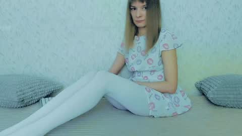 Snapshot of your_caramelka chatting on February 4, 7:40 am Lily online show from February 4, 7:40 am