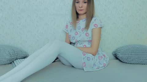 Snapshot of your_caramelka chatting on January 14, 6:34 am Lily online show from January 14, 6:34 am