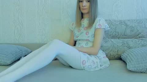 Snapshot of your_caramelka chatting on March 10, 3:45 am Lily online show from March 10, 3:45 am