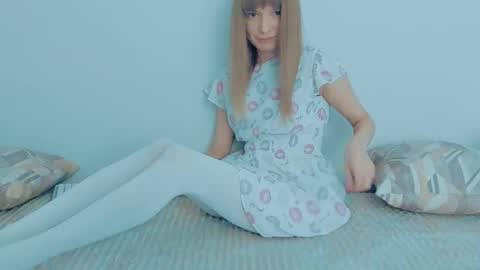Snapshot of your_caramelka chatting on October 5, 5:01 am Lily online show from October 5, 5:01 am