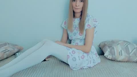 Snapshot of your_caramelka chatting on October 15, 6:38 am Lily online show from October 15, 6:38 am
