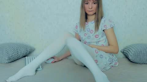 Snapshot of your_caramelka chatting on February 25, 12:27 pm Lily online show from February 25, 12:27 pm