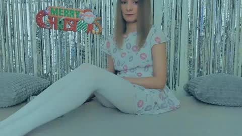 Snapshot of your_caramelka chatting on December 28, 6:06 am Lily online show from December 28, 6:06 am