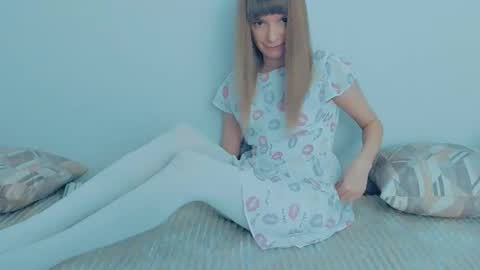 Snapshot of your_caramelka chatting on October 16, 6:49 am Lily online show from October 16, 6:49 am