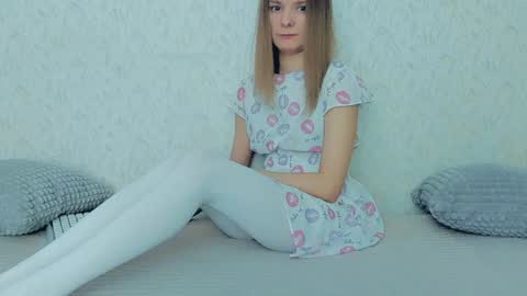 Snapshot of your_caramelka chatting on January 11, 4:48 am Lily online show from January 11, 4:48 am