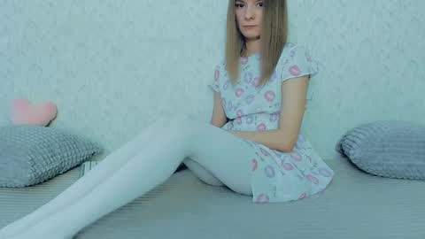 Snapshot of your_caramelka chatting on February 18, 6:59 am Lily online show from February 18, 6:59 am