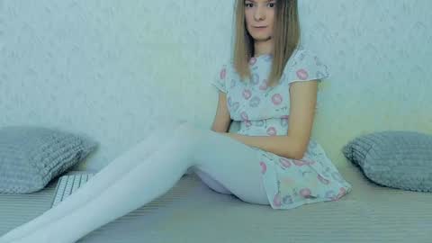 Snapshot of your_caramelka chatting on February 9, 5:08 am Lily online show from February 9, 5:08 am