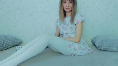 Snapshot of your_caramelka chatting on February 26, 4:52 am Lily online show from February 26, 4:52 am