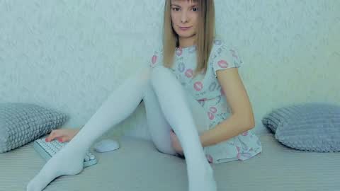 Snapshot of your_caramelka chatting on January 26, 5:23 am Lily online show from January 26, 5:23 am