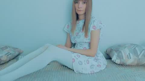 Snapshot of your_caramelka chatting on October 14, 4:04 am Lily online show from October 14, 4:04 am