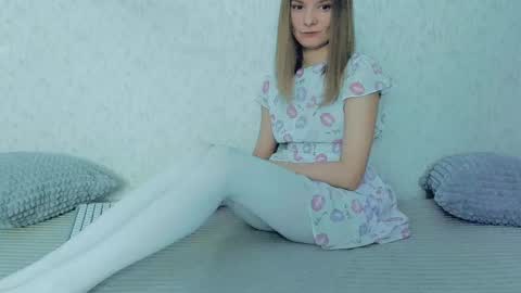 Snapshot of your_caramelka chatting on February 10, 5:47 am Lily online show from February 10, 5:47 am