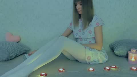 Snapshot of your_caramelka chatting on February 17, 7:36 am Lily online show from February 17, 7:36 am