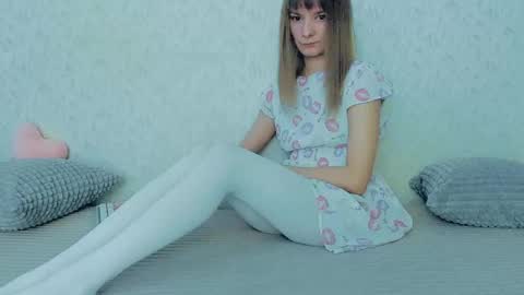 Snapshot of your_caramelka chatting on February 19, 5:16 am Lily online show from February 19, 5:16 am