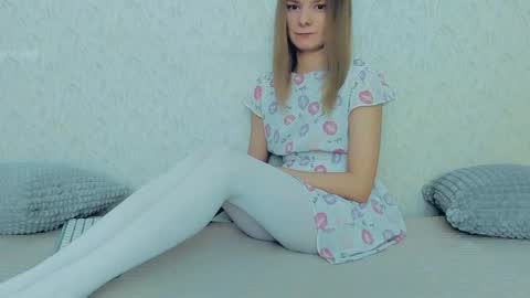 Snapshot of your_caramelka chatting on January 12, 5:13 am Lily online show from January 12, 5:13 am