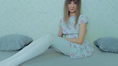 Snapshot of your_caramelka chatting on March 5, 6:12 am Lily online show from March 5, 6:12 am