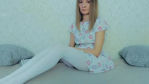 Snapshot of your_caramelka chatting on January 24, 5:42 am Lily online show from January 24, 5:42 am