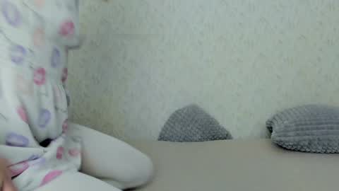 Snapshot of your_caramelka chatting on December 19, 5:51 am Lily online show from December 19, 5:51 am