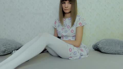 Snapshot of your_caramelka chatting on December 2, 11:44 am Lily online show from December 2, 11:44 am