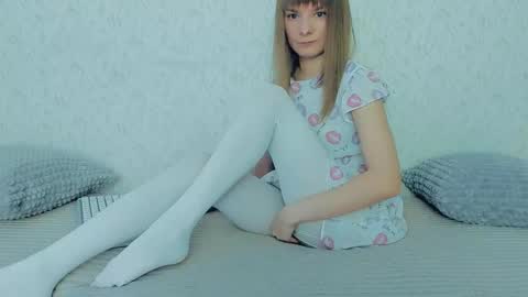 Snapshot of your_caramelka chatting on February 28, 5:26 am Lily online show from February 28, 5:26 am