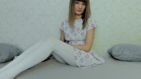 Snapshot of your_caramelka chatting on December 4, 5:27 am Lily online show from December 4, 5:27 am