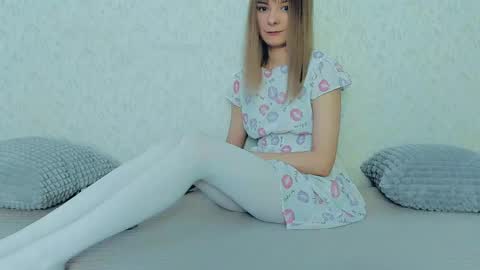 Snapshot of your_caramelka chatting on March 7, 7:08 am Lily online show from March 7, 7:08 am