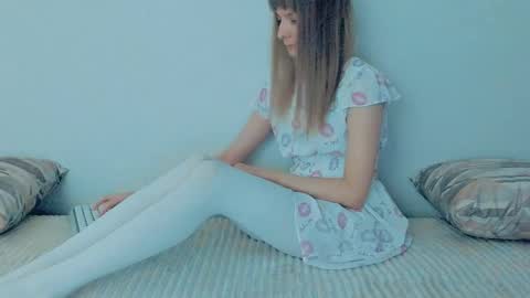 Snapshot of your_caramelka chatting on September 14, 8:45 am Lily online show from September 14, 8:45 am