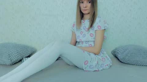 Snapshot of your_caramelka chatting on March 3, 5:37 am Lily online show from March 3, 5:37 am