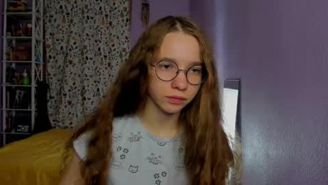 Snapshot of your_leslie chatting on October 25, 12:29 am Leslie online show from October 25, 12:29 am