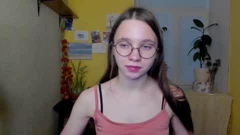 Snapshot of your_leslie chatting on December 16, 1:42 am Leslie online show from December 16, 1:42 am