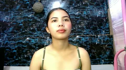 your_petite_miah07 online show from February 23, 3:29 am
