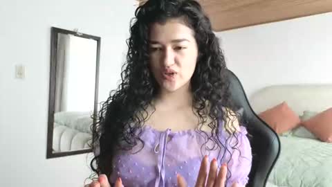 yourdreamgirl2025 online show from March 10, 3:05 pm