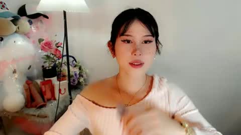 PrettyElla online show from December 4, 10:06 am