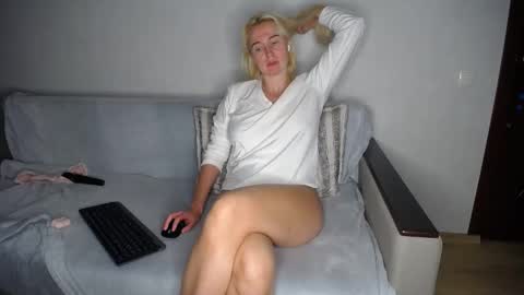 Snapshot of yourhotdream1 chatting on December 23, 11:39 pm Iamyourdream online show from December 23, 11:39 pm