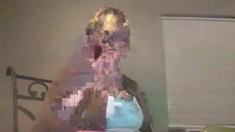 yourmomma999 online show from April 7, 2:35 am