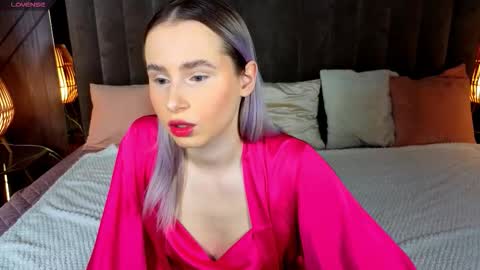 yourmoneyboss_nikki online show from November 15, 7:42 am