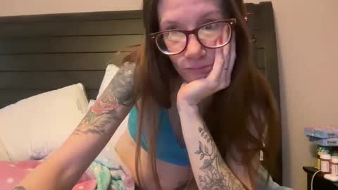Snapshot of yourstrulylivy chatting on February 17, 1:22 pm yourstrulylivy online show from February 17, 1:22 pm