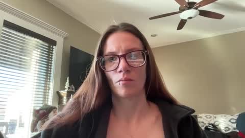Snapshot of yourstrulylivy chatting on December 10, 2:39 pm yourstrulylivy online show from December 10, 2:39 pm
