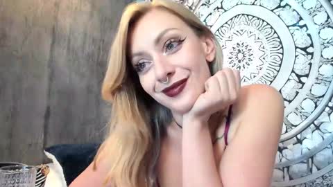 YourVenus00 -Follow my OF online show from October 29, 5:15 pm