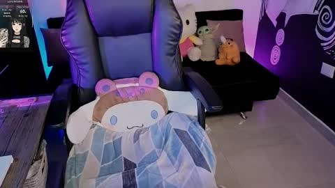    rawr   Anne Independent model      online show from February 13, 1:07 am