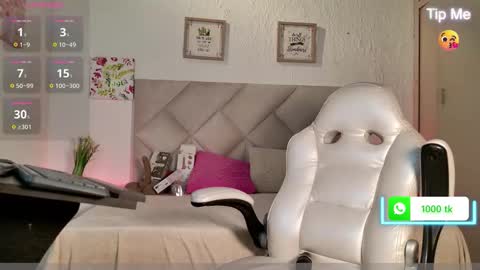 Yuliana online show from December 17, 8:35 pm