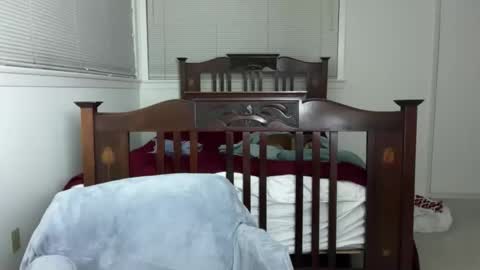 yumiandwolf online show from December 14, 6:19 am