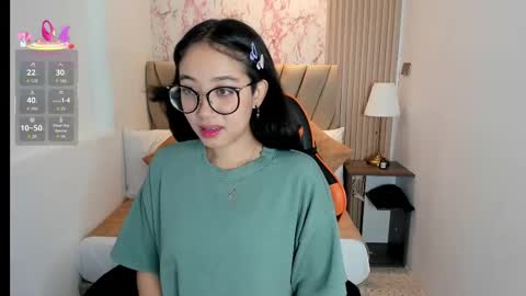 Snapshot of yuna__min chatting on October 8, 10:30 am Yuna online show from October 8, 10:30 am