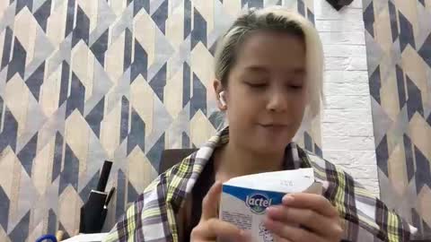 Snapshot of yuonnekehoe chatting on October 24, 4:03 pm Kristi online show from October 24, 4:03 pm